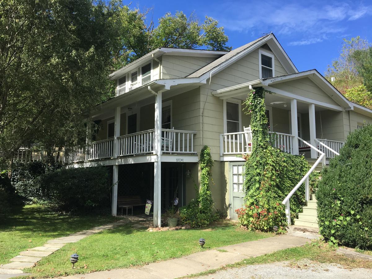 Bed & Breakfast River House 3*